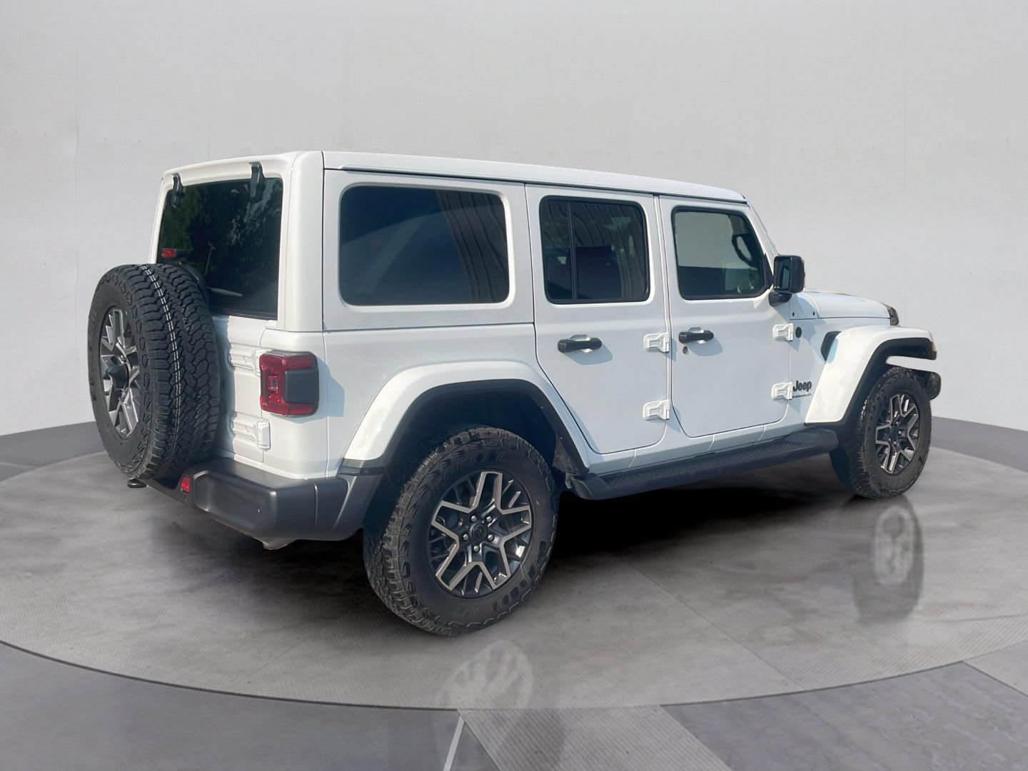 Used 2025 Jeep Wrangler Unlimited Sahara AWD/4WD image 7