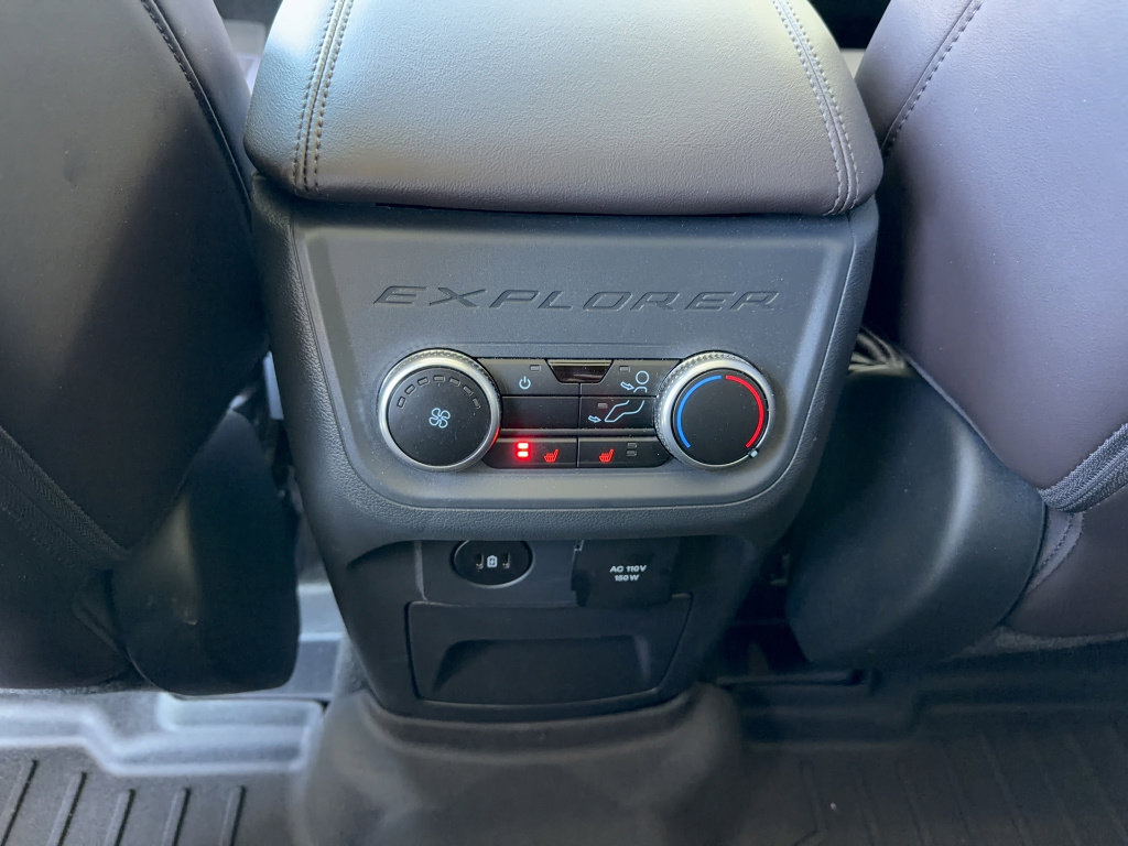 Certified 2025 Ford Explorer Platinum image 33