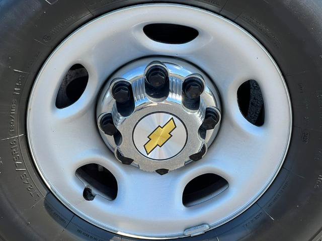 Used 2025 Chevrolet Express 3500 LT w/ LT Preferred Equipment Group RWD image 7