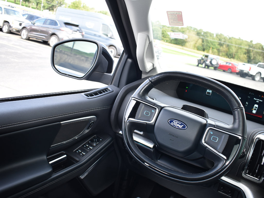 Certified 2025 Ford Expedition Max Platinum w/ Driver's Package AWD/4WD image 20