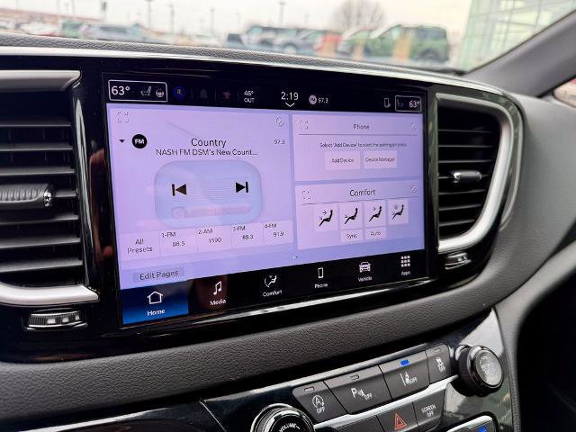 Used 2025 Chrysler Pacifica Select image 24