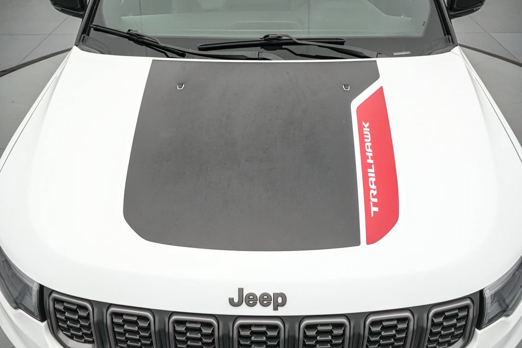 Used 2025 Jeep Compass Trailhawk AWD/4WD image 11
