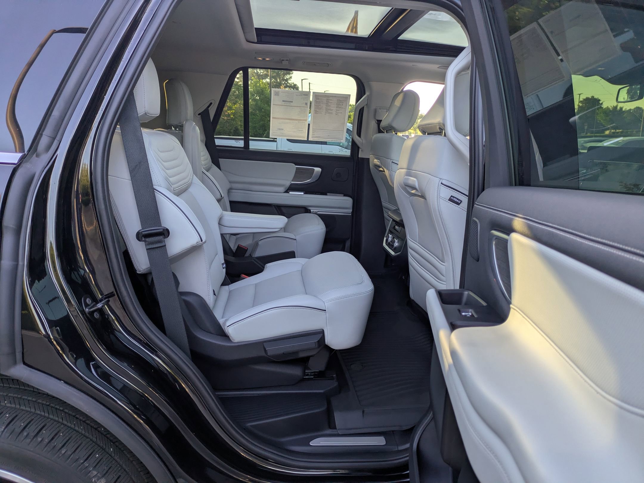 Certified 2025 Ford Expedition Platinum w/ Platinum Ultimate Package AWD/4WD image 34