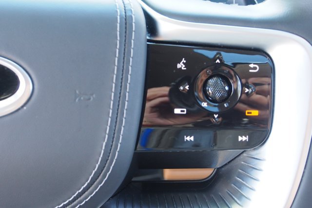 Used 2025 INFINITI QX80 Sensory AWD/4WD image 32