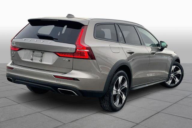 Used 2020 Volvo V60 T5 Cross Country w/ Protection Package Premier image 13