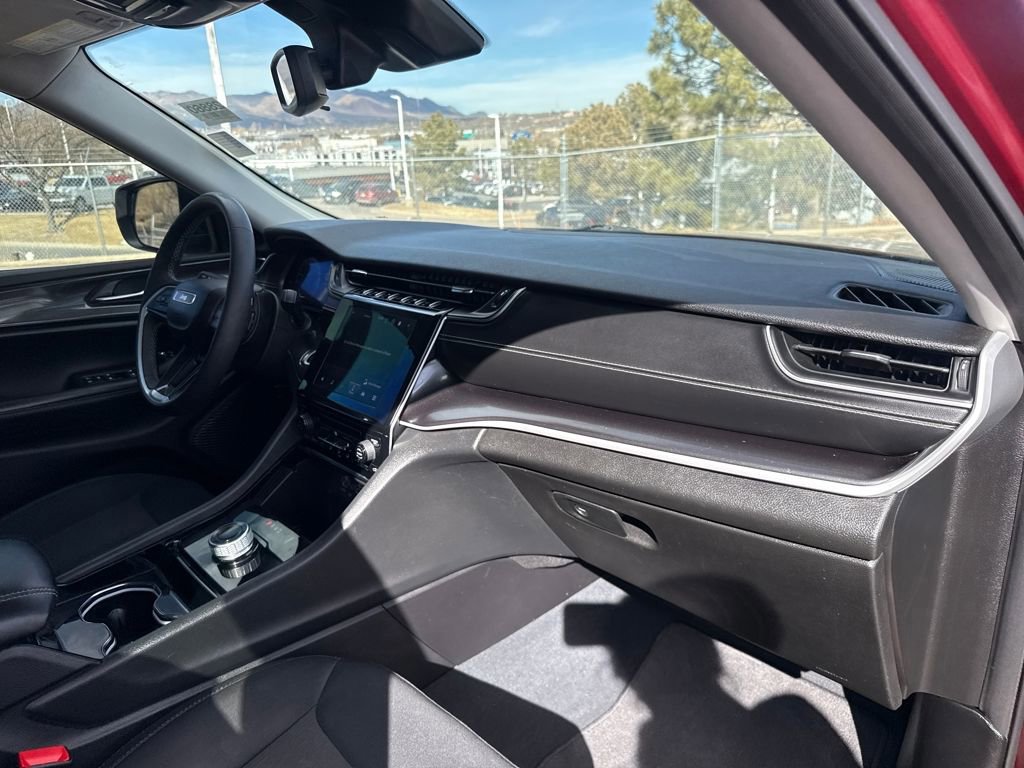 Used 2023 Jeep Grand Cherokee L Laredo image 35