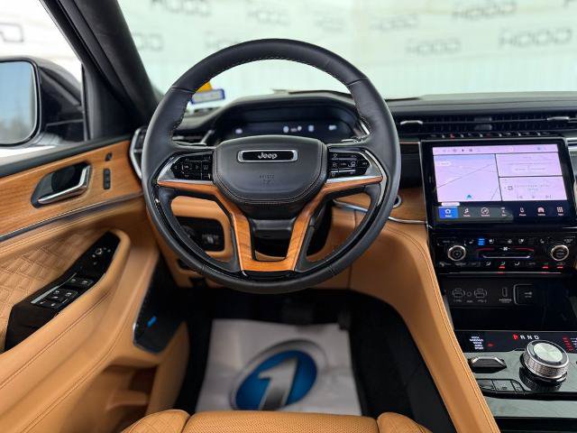 Used 2025 Jeep Grand Cherokee Summit AWD/4WD image 15