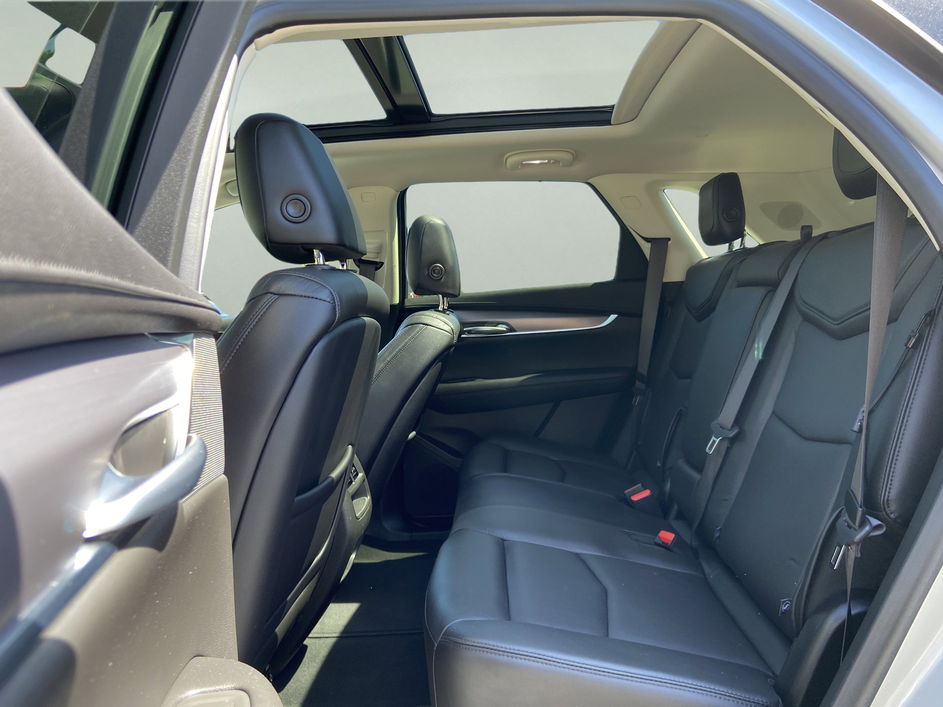 Used 2019 Cadillac XT5 Luxury w/ LPO, Black Ice Package image 8