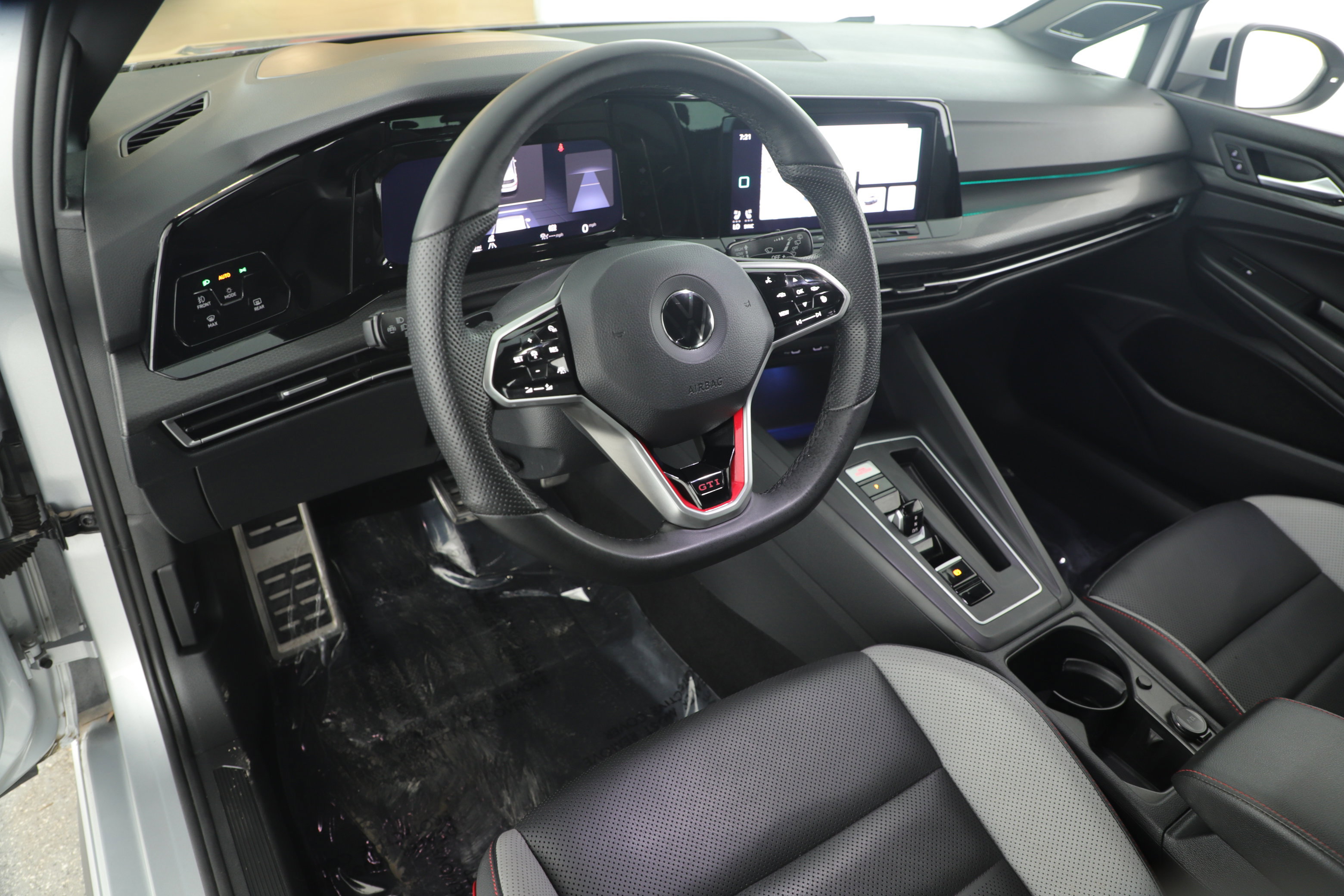 Used 2022 Volkswagen GTI Autobahn image 11