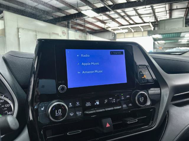 Used 2024 Toyota Highlander XLE FWD image 34