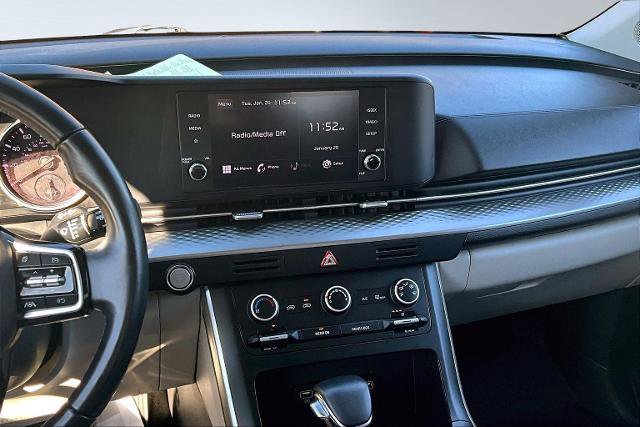 Used 2022 Kia Carnival LX image 11