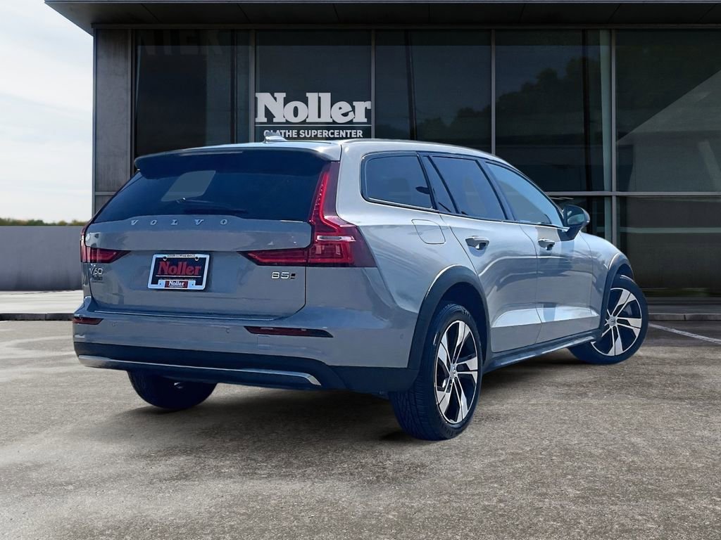 Used 2024 Volvo V60 B5 Cross Country Plus AWD/4WD image 1