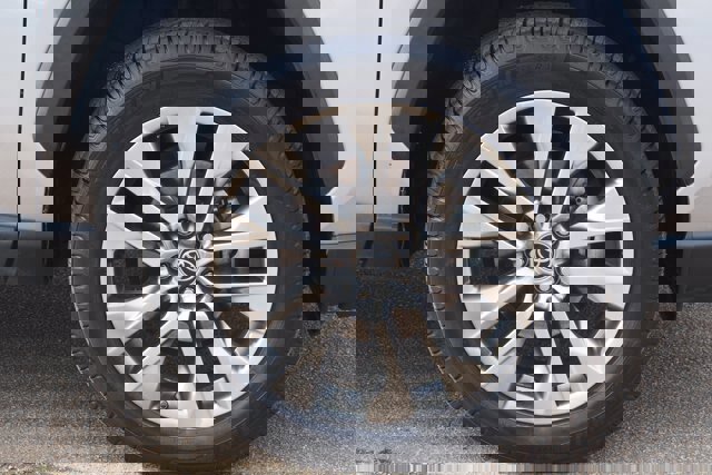 Used 2019 Toyota RAV4 XLE Premium image 9