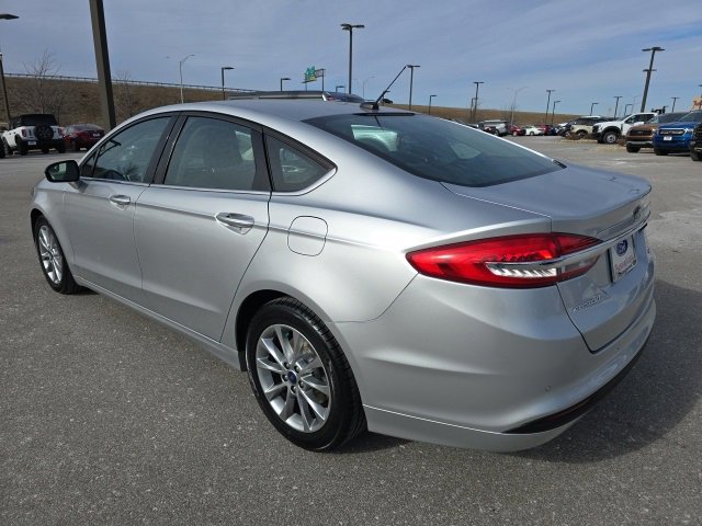 Certified 2017 Ford Fusion SE w/ Fusion SE Technology Package image 5