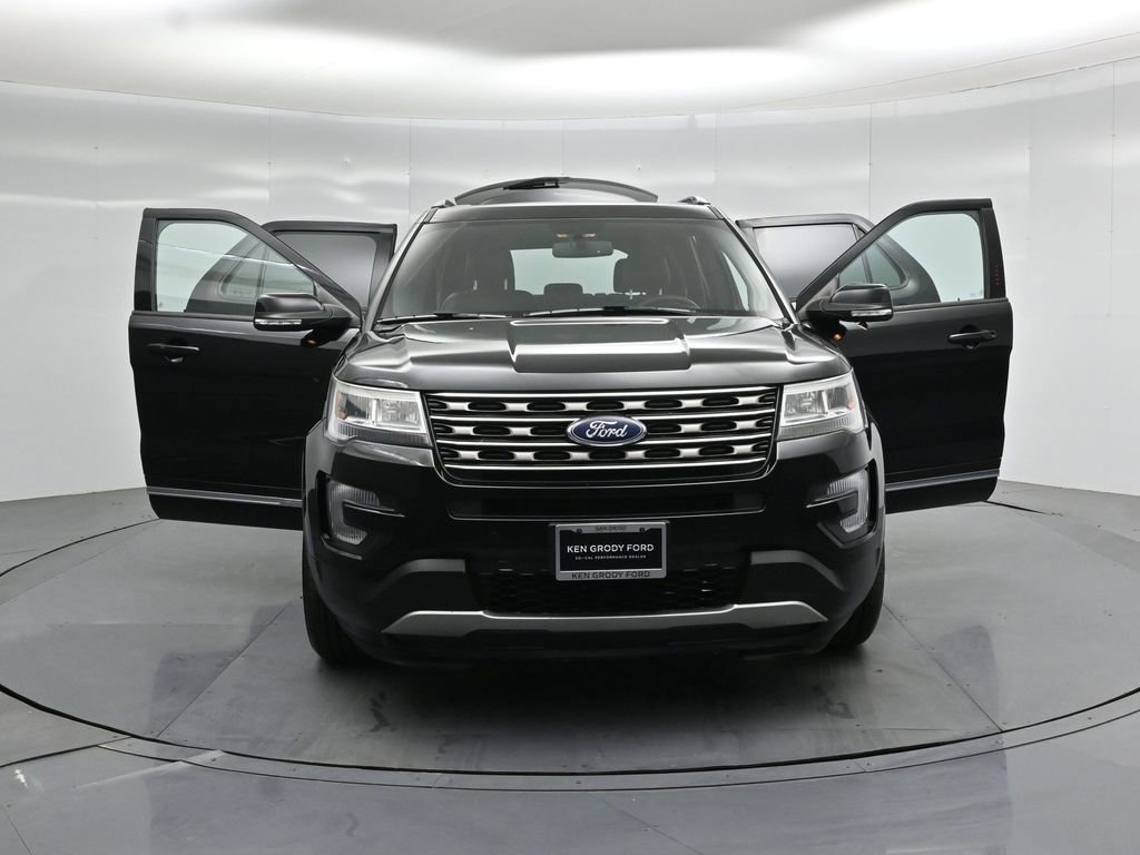 Certified 2017 Ford Explorer XLT w/ Equipment Group 202A image 35