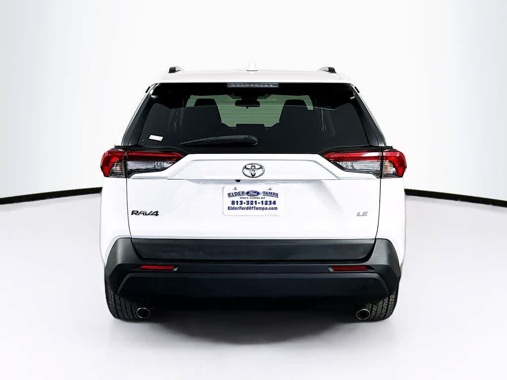 Used 2021 Toyota RAV4 LE FWD image 5