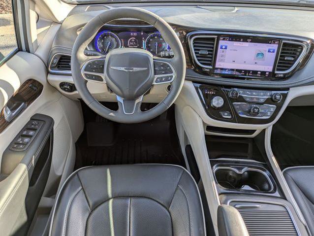 Used 2024 Chrysler Pacifica Limited FWD image 15