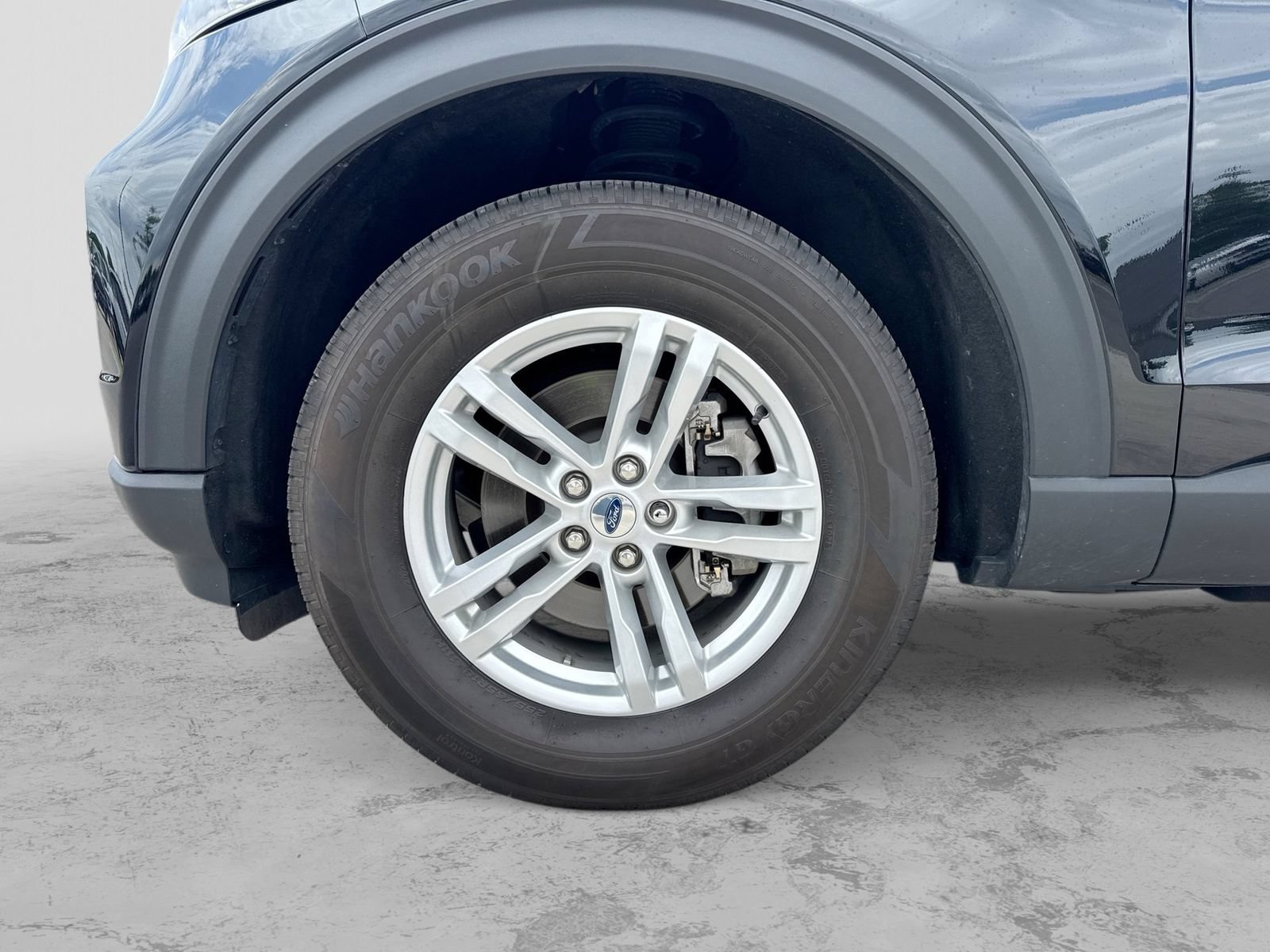 Certified 2023 Ford Explorer XLT w/ Equipment Group 202A AWD/4WD image 17