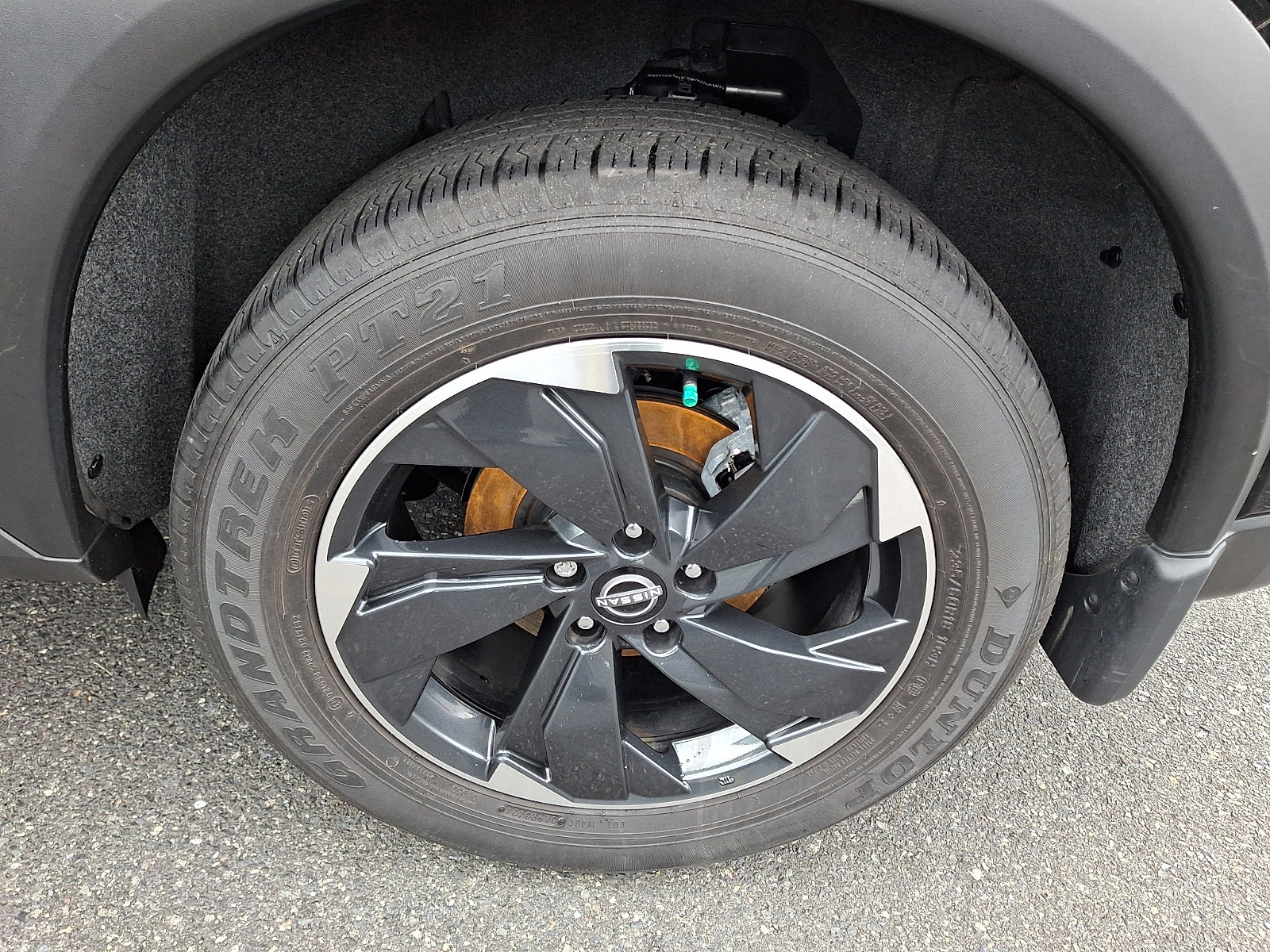 Used 2025 Nissan Rogue SV w/ SV Premium Package FWD image 28