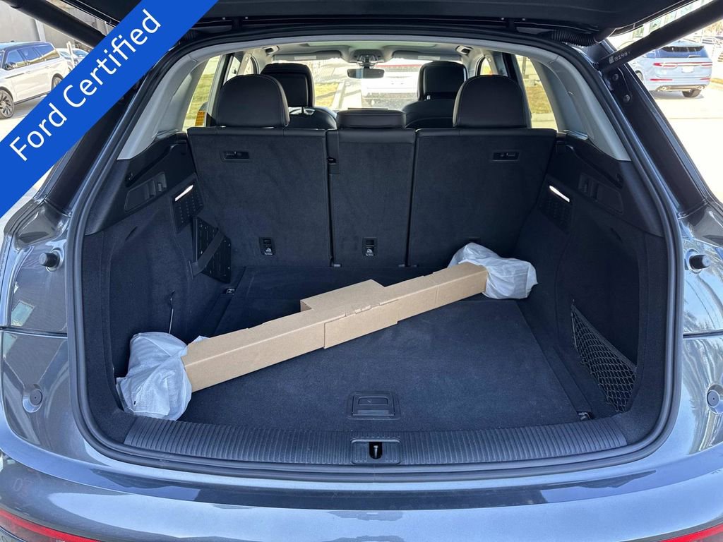 Used 2023 Audi Q5 2.0T Prestige w/ Prestige Package image 10