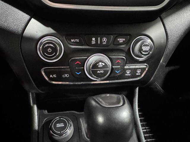 Used 2023 Jeep Cherokee Altitude Lux AWD/4WD image 32
