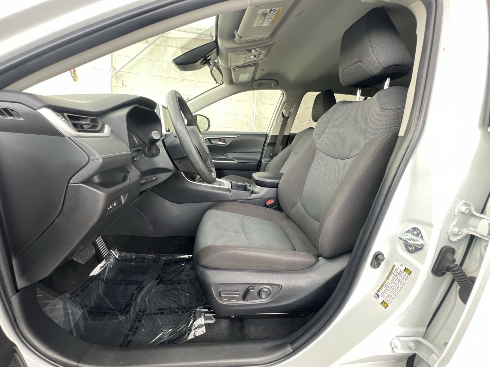 Used 2025 Toyota RAV4 XLE FWD image 21