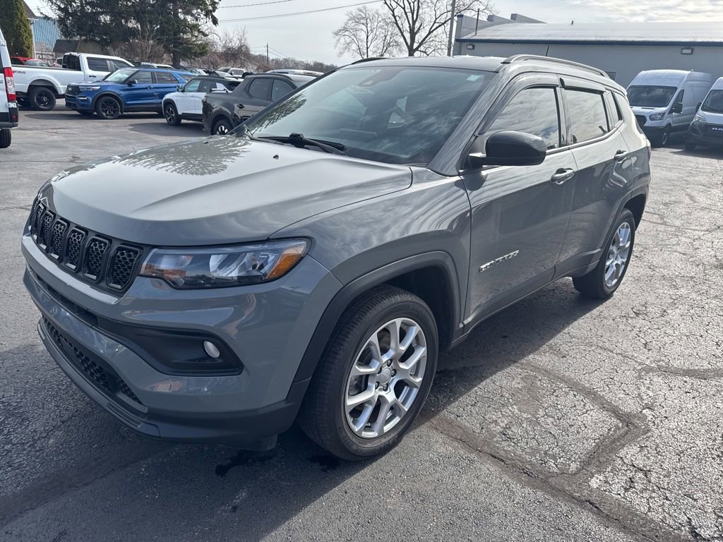 Used 2023 Jeep Compass Latitude image 7