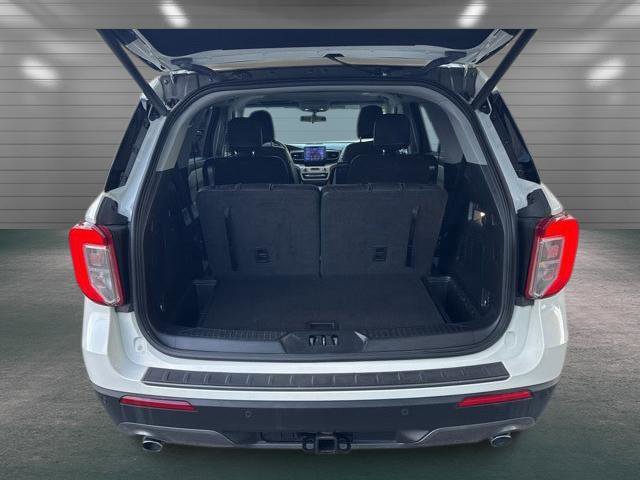 Certified 2022 Ford Explorer XLT w/ Equipment Group 202A image 10
