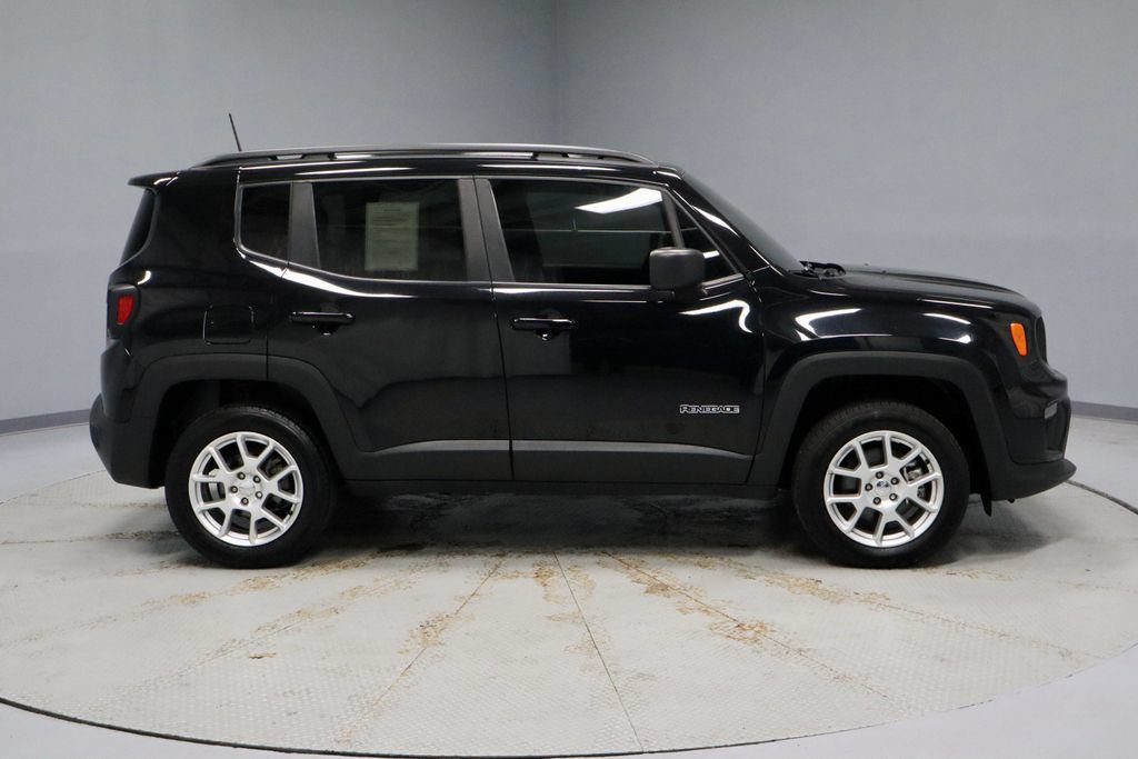 Used 2023 Jeep Renegade Latitude w/ Premium Group AWD/4WD image 12