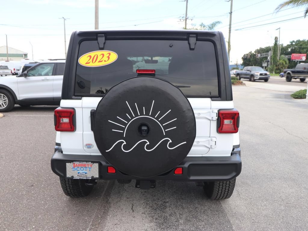 Used 2023 Jeep Wrangler Unlimited Sahara w/ LED Lighting Group AWD/4WD image 13