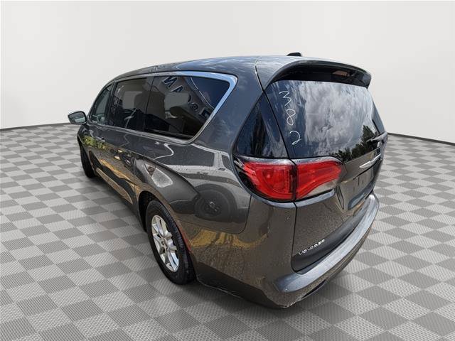 Used 2023 Chrysler Voyager LX FWD image 2