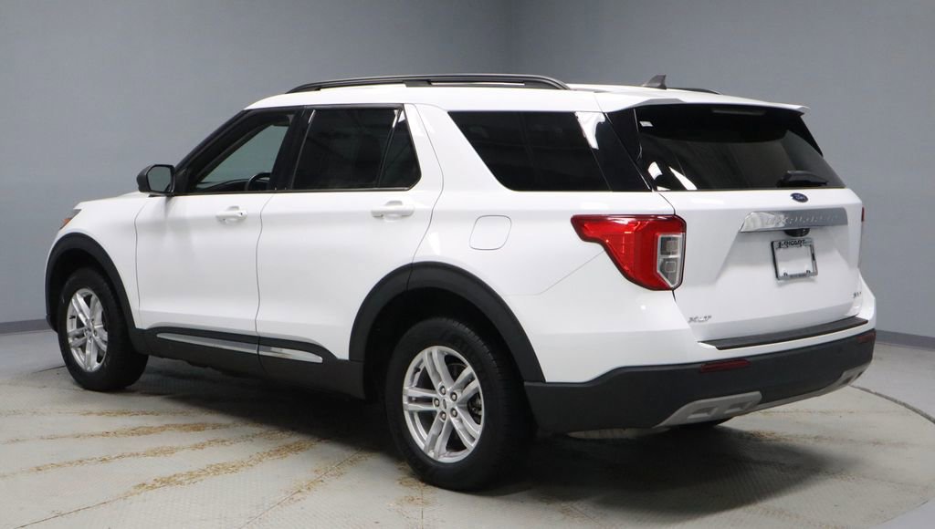 Certified 2022 Ford Explorer XLT w/ Equipment Group 202A image 3