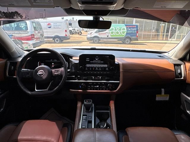 Used 2025 Nissan Pathfinder Platinum FWD image 26