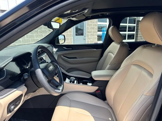 Used 2023 Jeep Grand Cherokee Limited AWD/4WD image 14