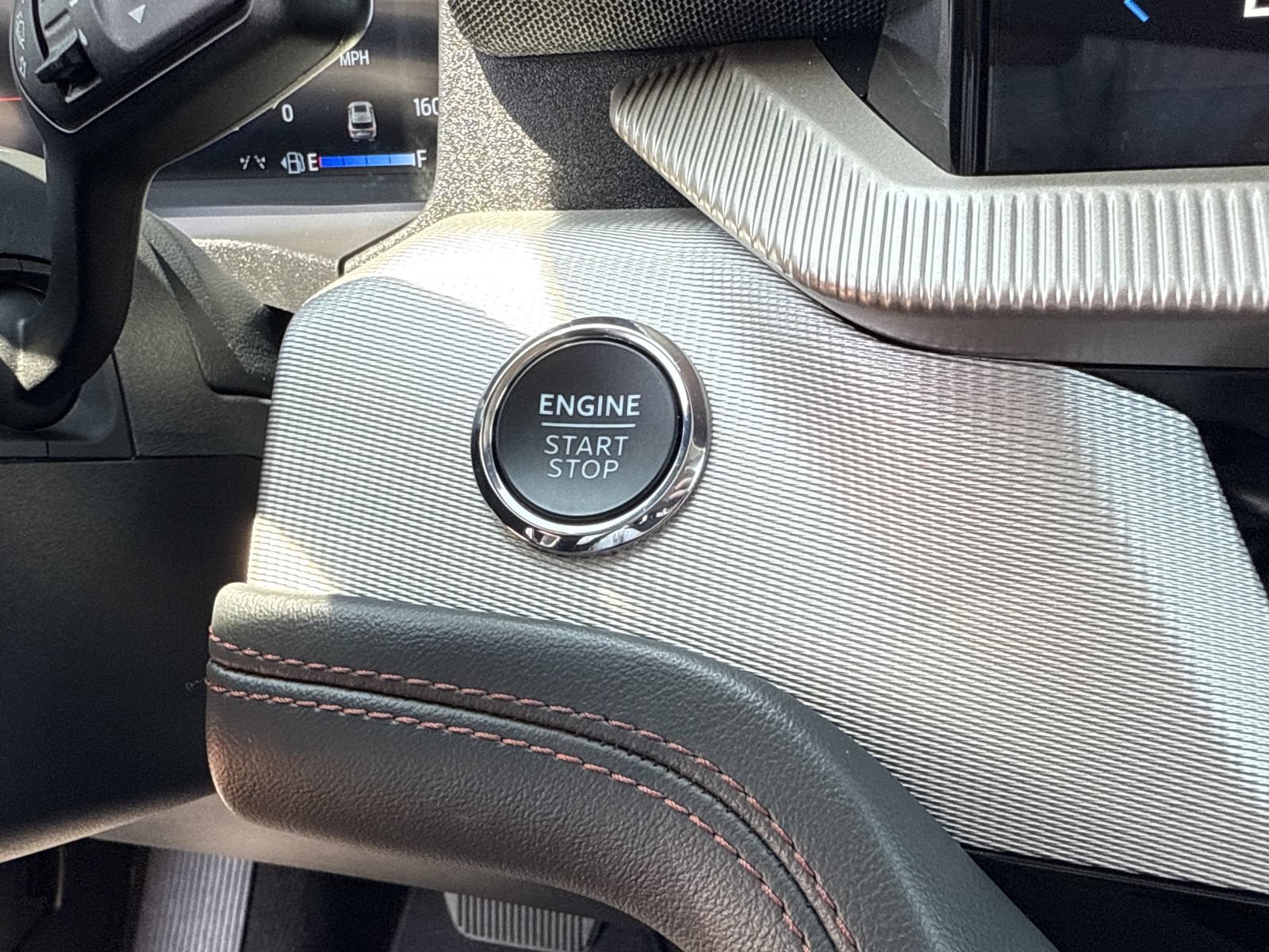 Certified 2025 Ford Explorer Active RWD image 35