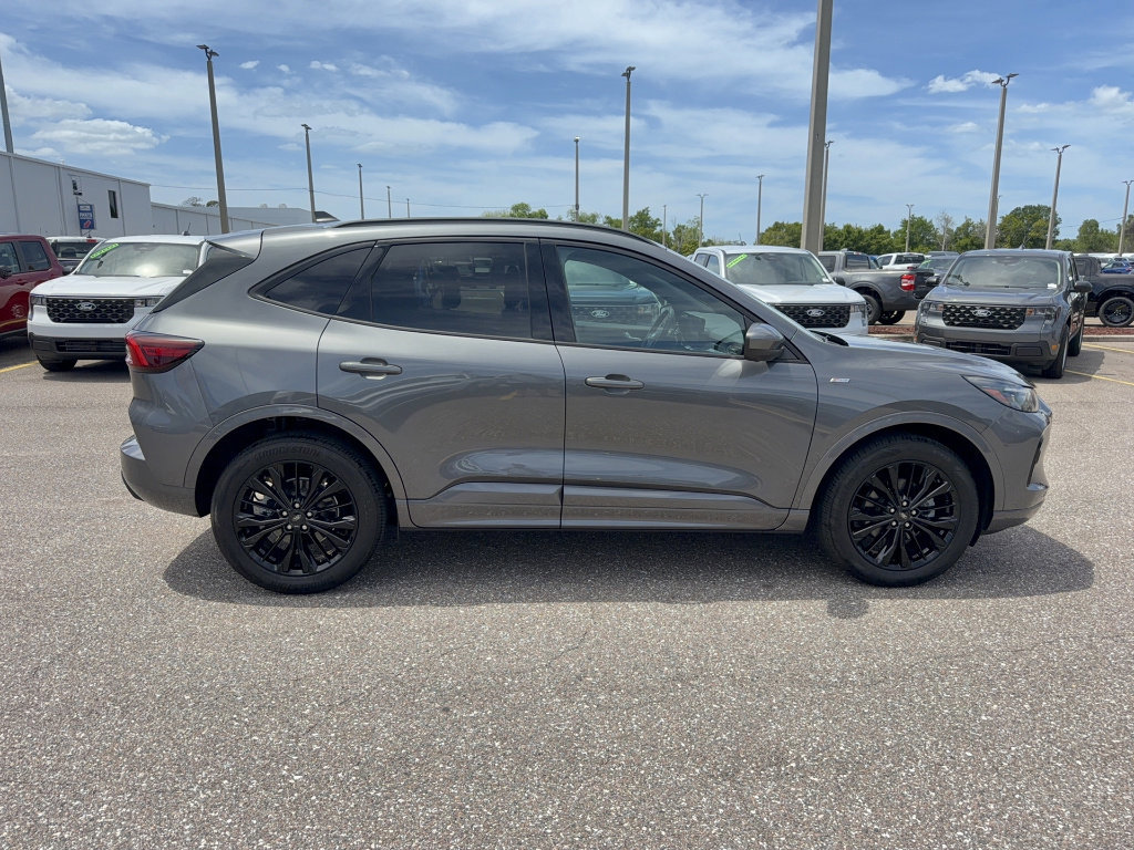 Certified 2023 Ford Escape ST-Line Elite image 2