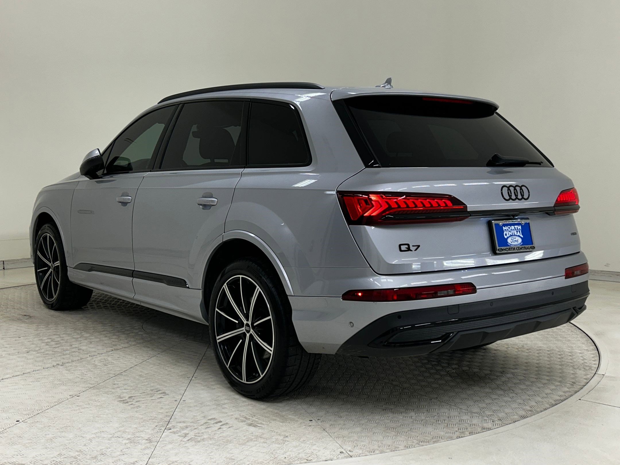 Used 2022 Audi Q7 Premium Plus image 3