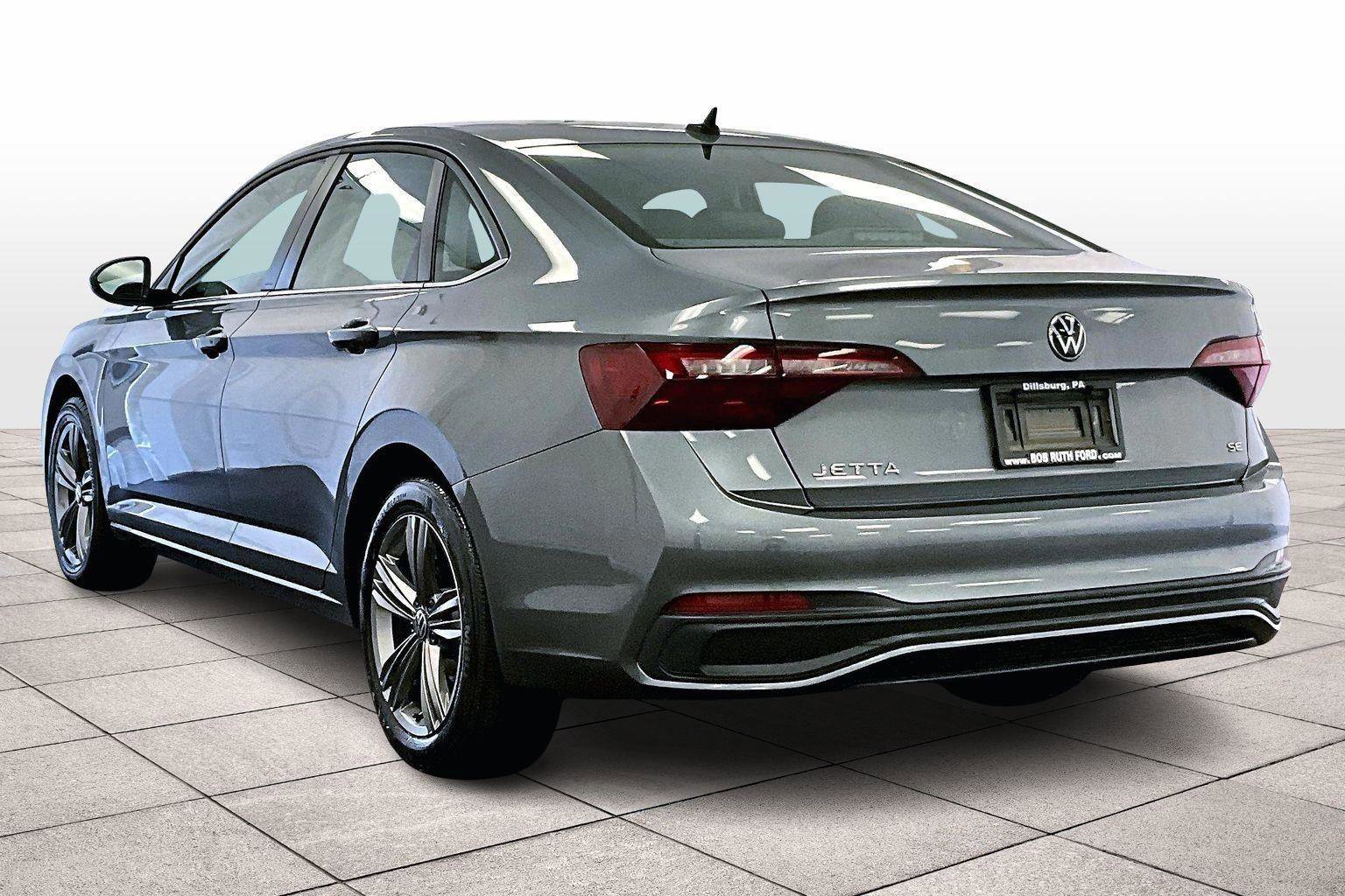 Used 2022 Volkswagen Jetta SE image 4