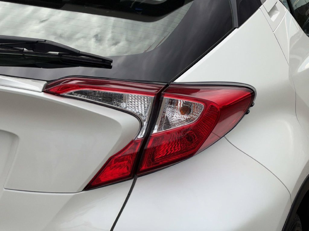 Used 2021 Toyota C-HR XLE FWD image 8