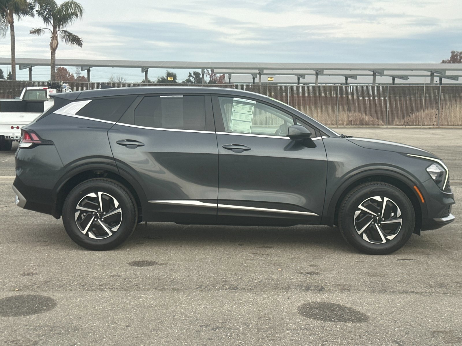 Used 2023 Kia Sportage LX image 3