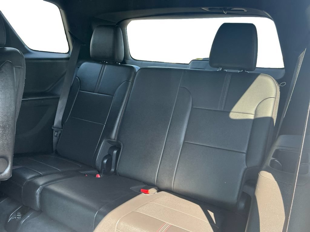 Used 2023 Chevrolet Traverse RS FWD image 21
