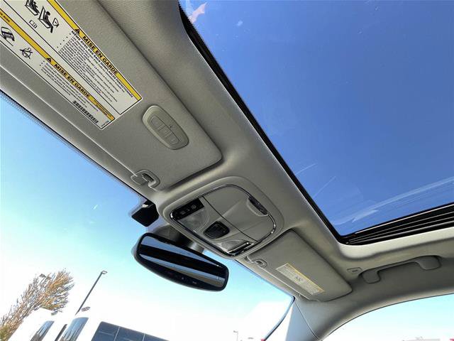 Used 2019 Jeep Cherokee Trailhawk AWD/4WD image 21