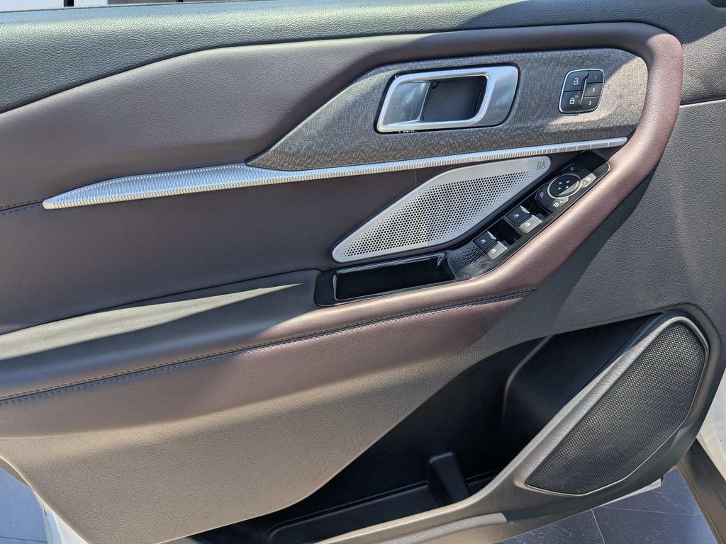 Certified 2025 Ford Explorer Platinum RWD image 25