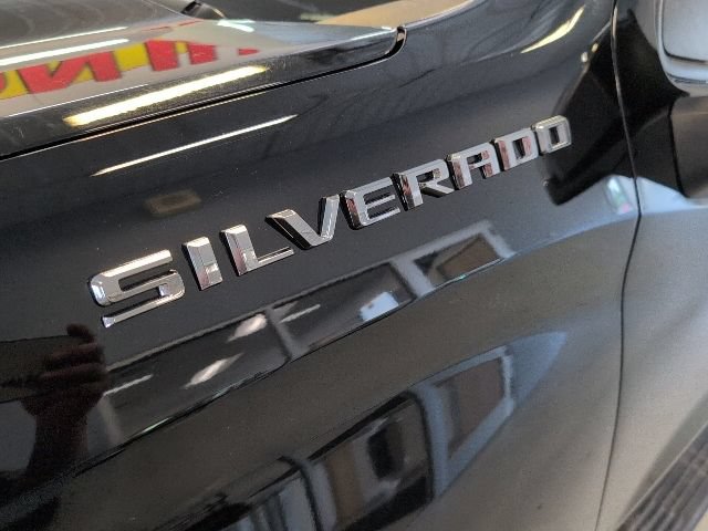 Used 2022 Chevrolet Silverado 1500 LT AWD/4WD image 8