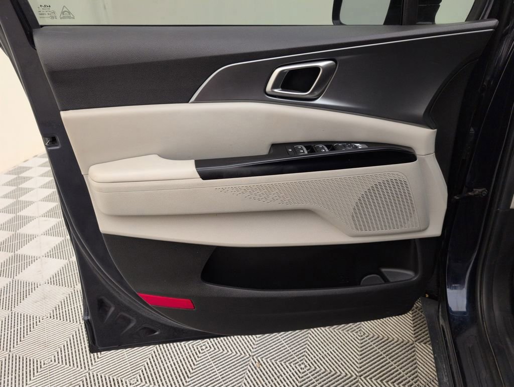 Used 2024 Kia Carnival LX image 36