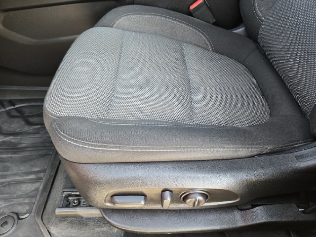 Used 2023 Chevrolet Traverse LT FWD image 23