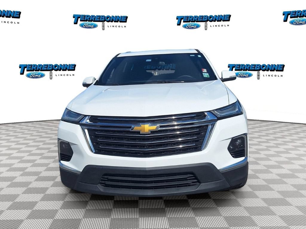 Used 2023 Chevrolet Traverse LT FWD image 2