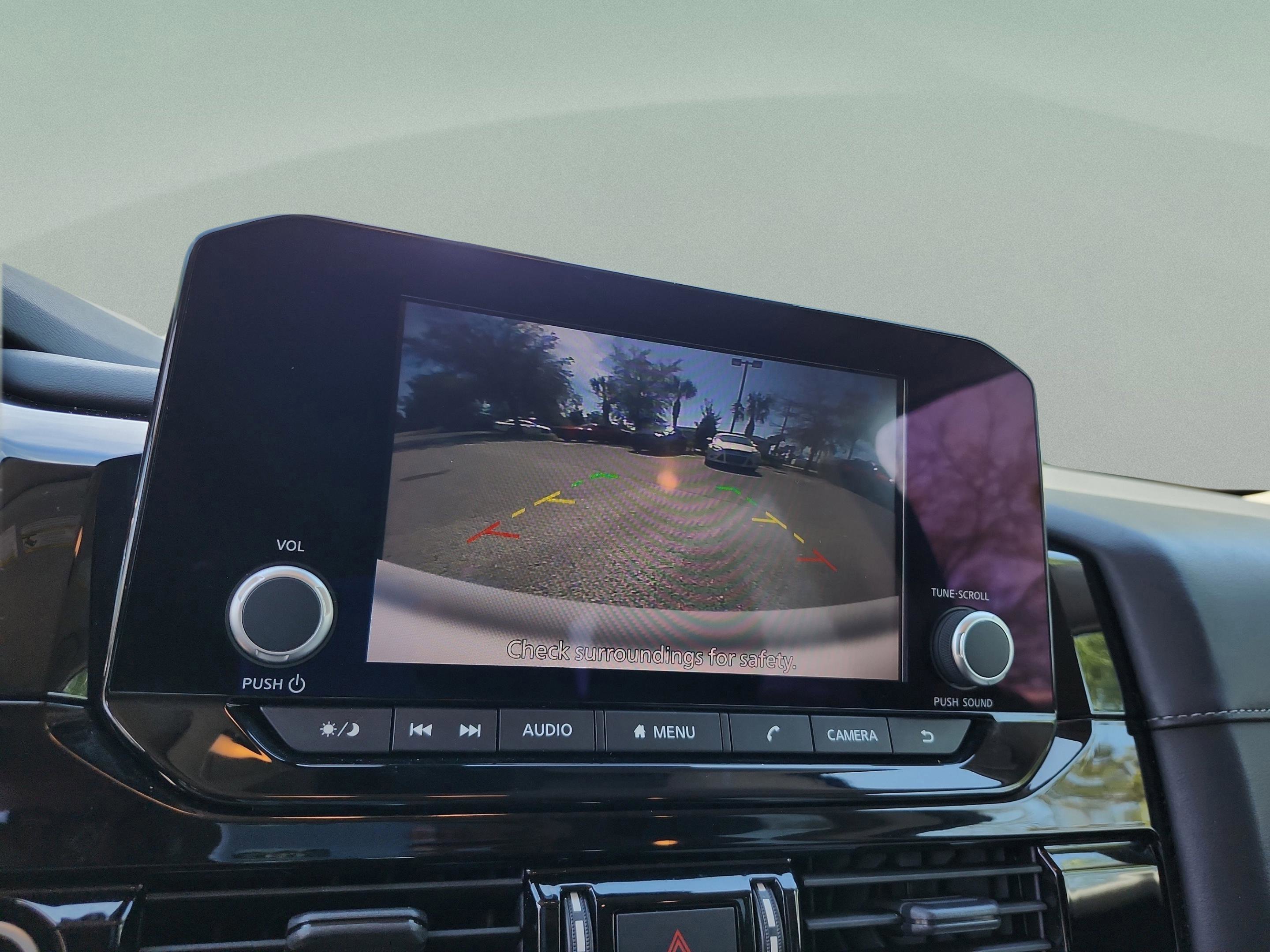 Used 2023 Nissan Pathfinder SV image 29