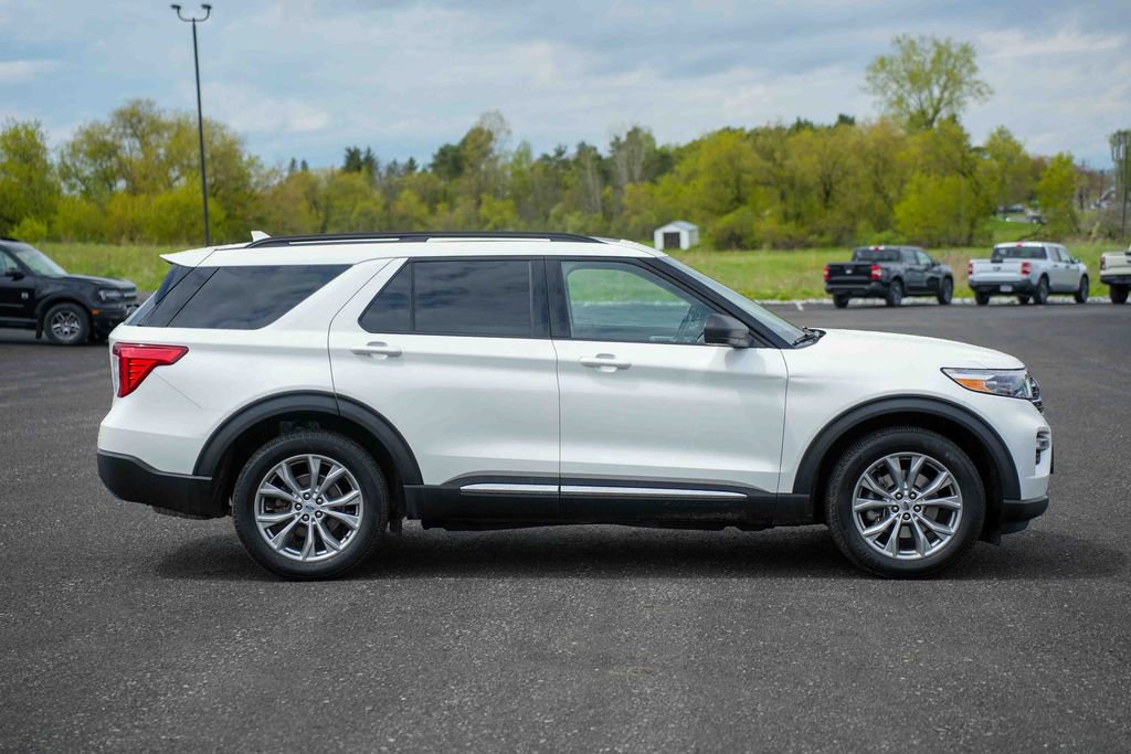 Certified 2023 Ford Explorer XLT w/ Equipment Group 202A AWD/4WD image 4