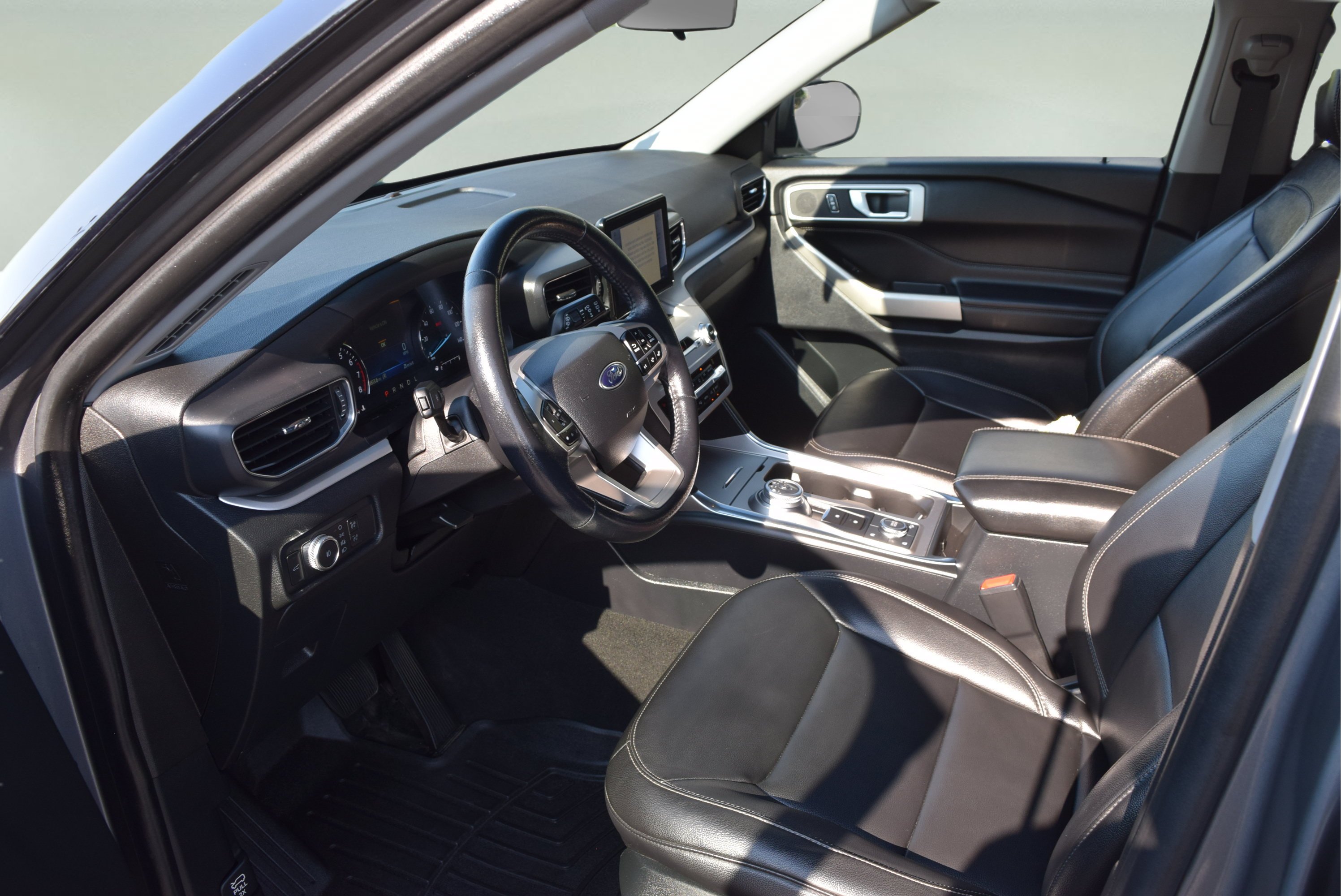 Certified 2021 Ford Explorer XLT w/ Equipment Group 202A AWD/4WD image 10